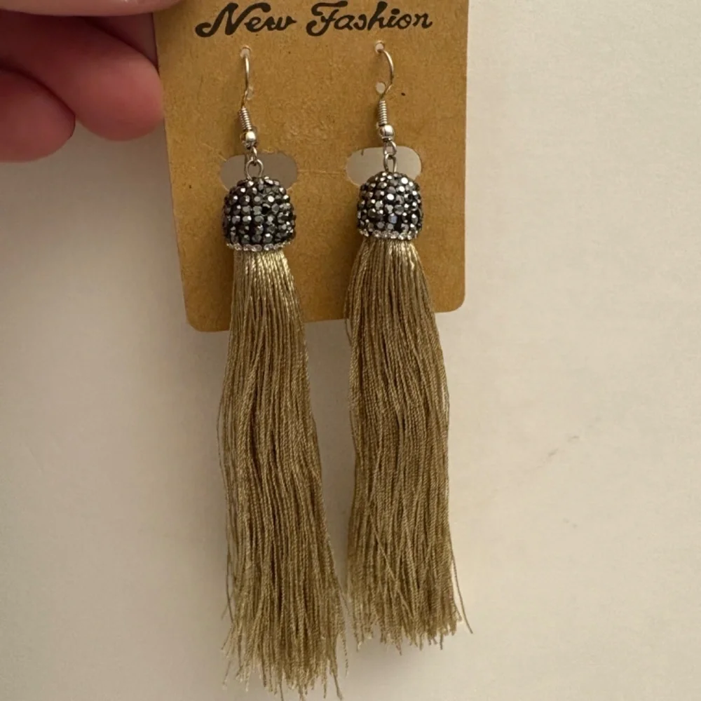 Tassel Earring and Necklace Set Goldtone with black and white sparkles